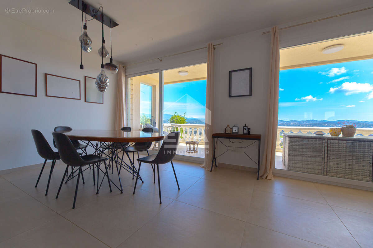 Maison à MANDELIEU-LA-NAPOULE