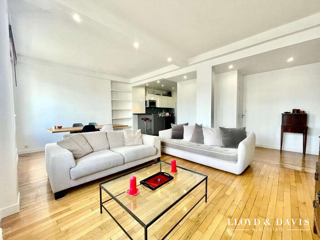 Appartement à PARIS-16E