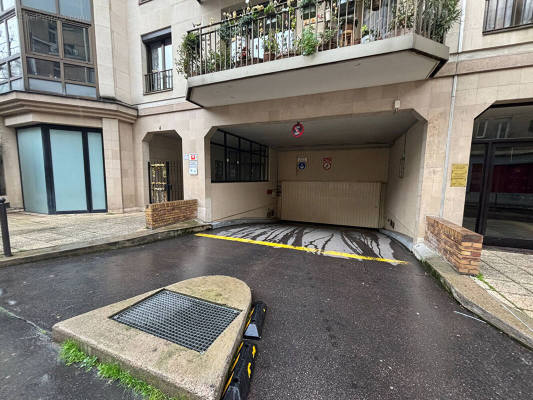 Parking à PARIS-14E