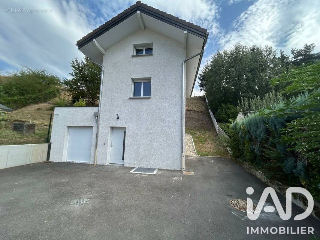 Photo 1 - Maison à SAINT-AVRE