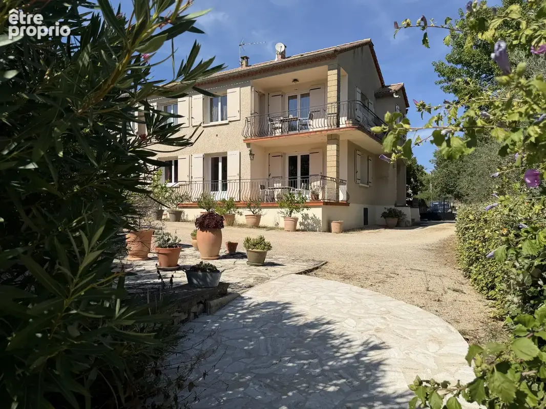 LAUDUN - Grande maison familiale avec appartement, piscine et terrain 1279m2 - photo 2