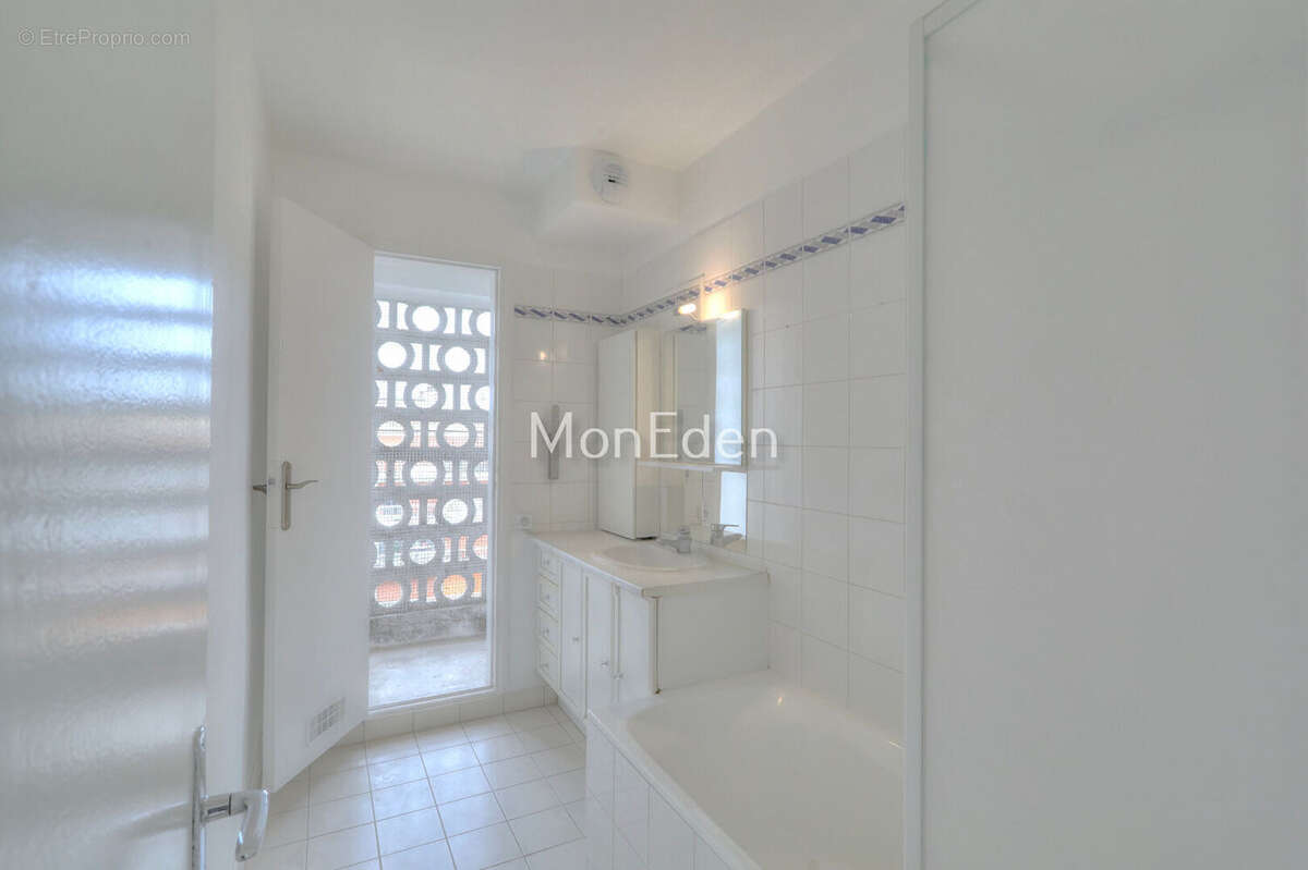Appartement Neuilly Sur Seine 3 pièce(s) Balcon vue Tour Eiffel - photo 11