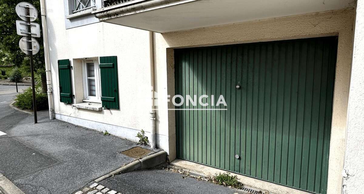 Parking à ROISSY-EN-FRANCE