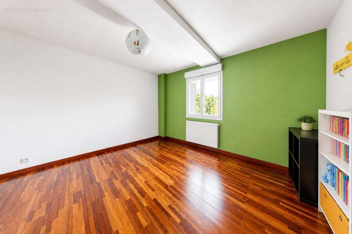 Superbe maison familiale de 230 m² - la chapelle-de-guinchay - photo 6