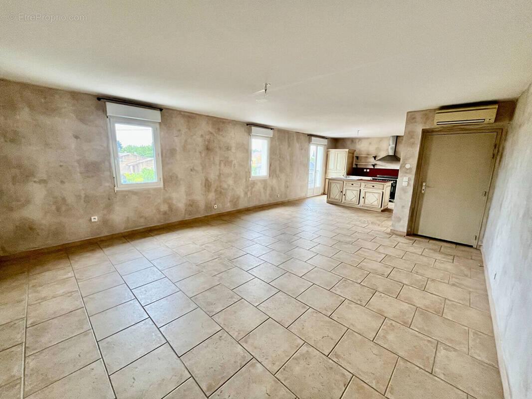 Appartement à L'ISLE-SUR-LA-SORGUE