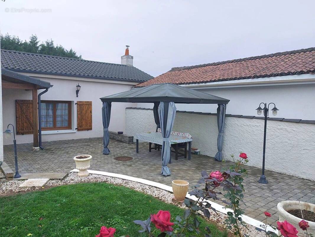 Maison à ITEUIL