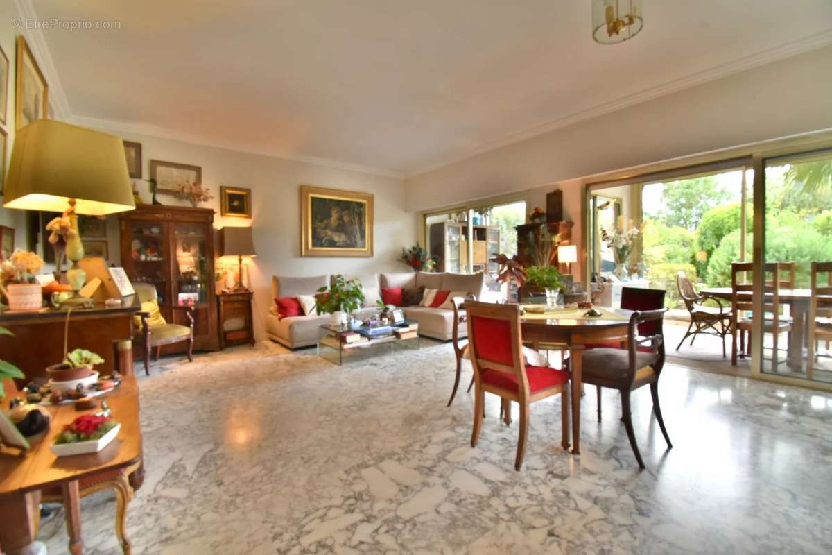 Appartement à VALLAURIS