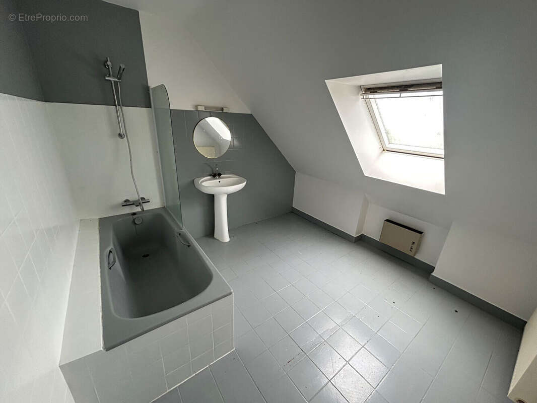 SAINT DERRIEN- Maison + hangar - 6- pièces- 91 m2 - photo 11