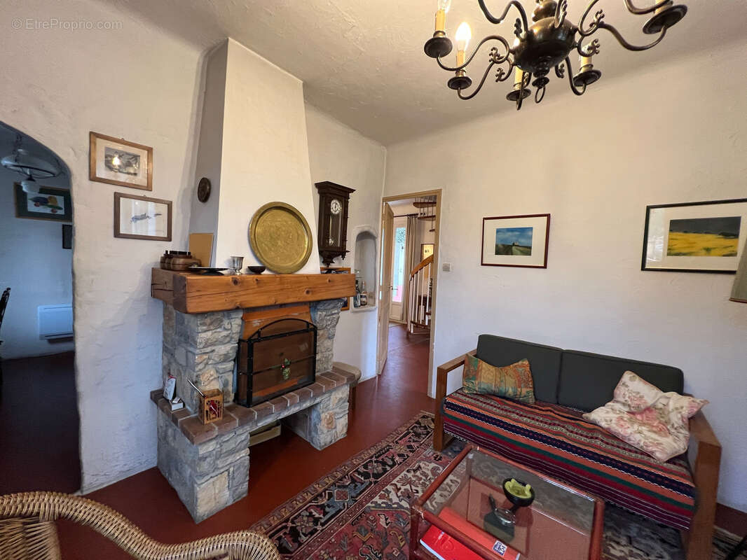 Maison à SOLLIES-TOUCAS
