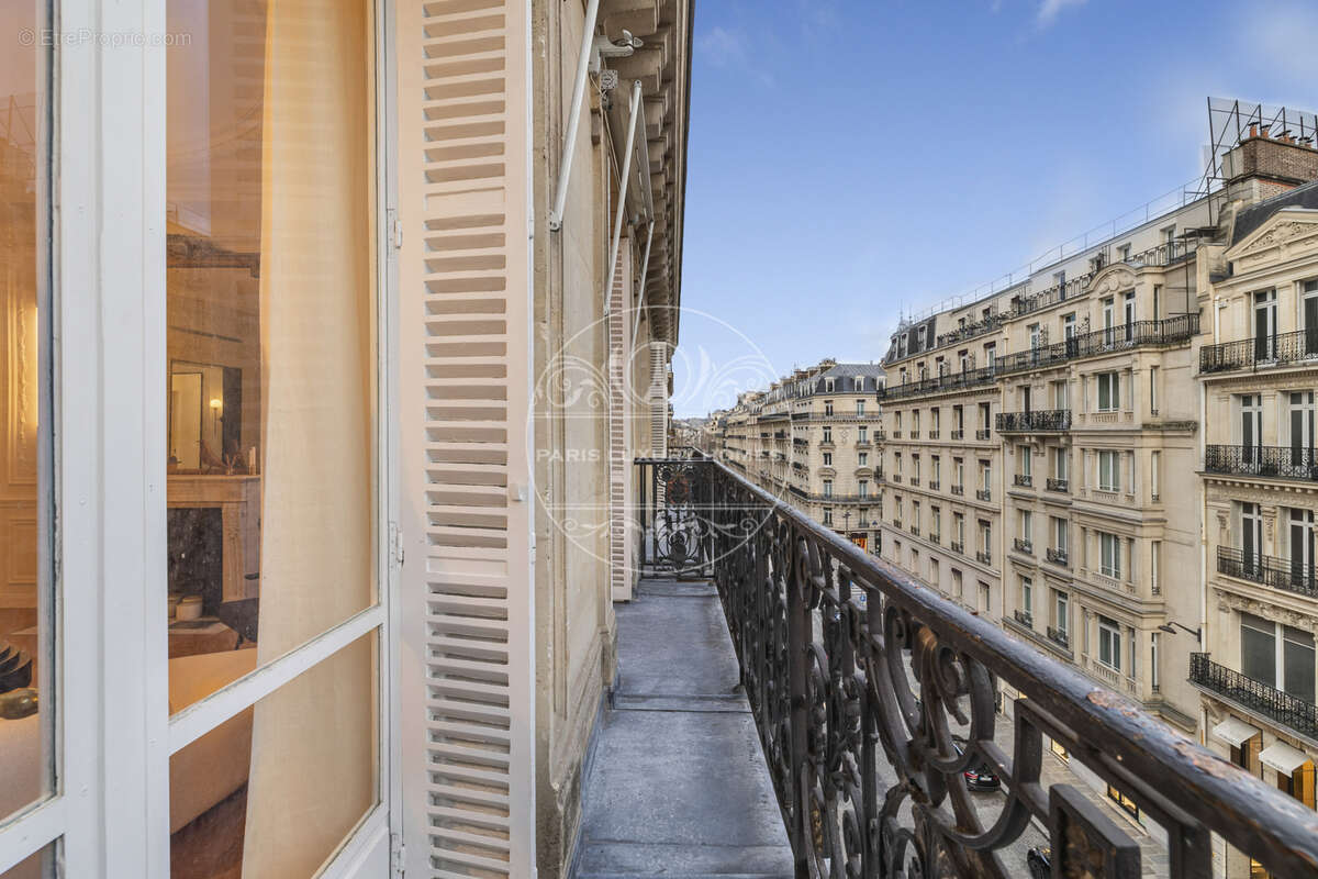 Appartement à PARIS-8E