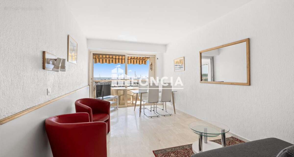 Appartement à VILLENEUVE-LOUBET