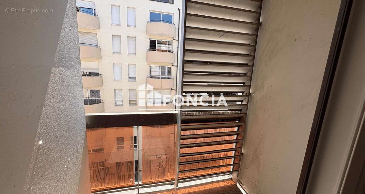 Studio à rénover avec balcon – Centre-ville d'Annemasse - photo 2