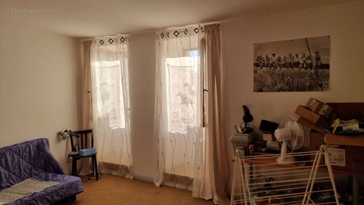 Chambre avec placards - Maison à LACAPELLE-MARIVAL