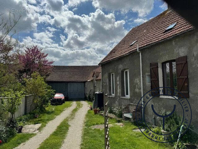 Appartement à MAIZIERES-LA-GRANDE-PAROISSE