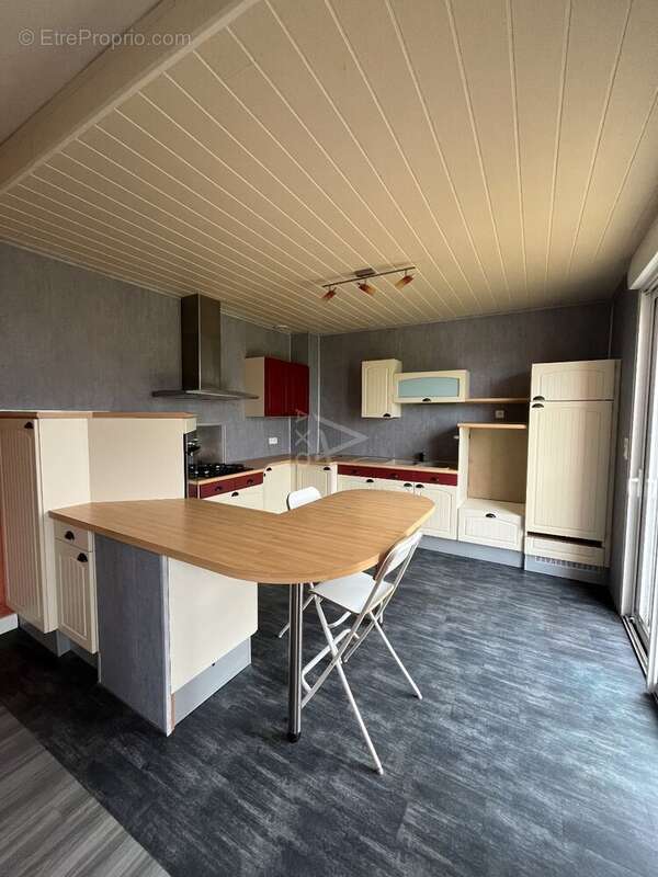 Maison à LES LANDES-GENUSSON