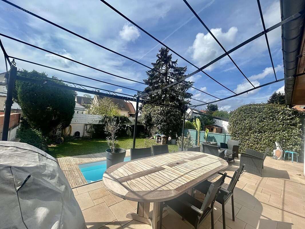 Maison à CHAMPS-SUR-MARNE