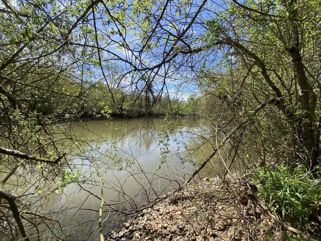 Terrain à VERNEUIL-SUR-AVRE