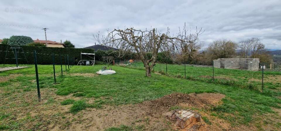 Terrain à FLEURIEUX-SUR-L'ARBRESLE