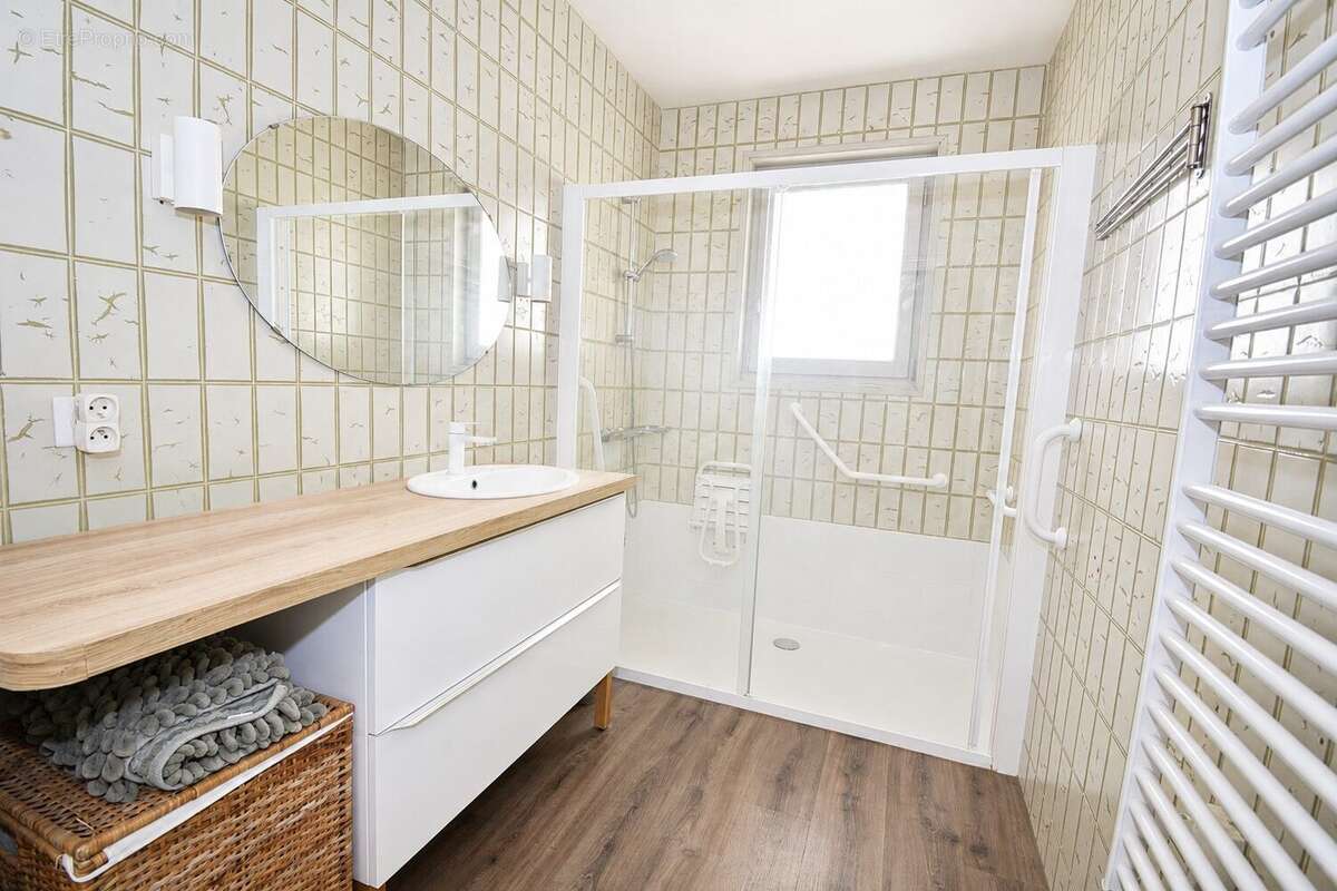 Maison 130 m² à Saint-Bonnet-Pres-Riom  - photo 9