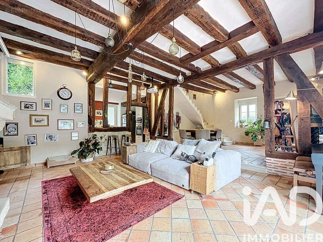 Maison 251 m² à Saint-Regle  - photo 3