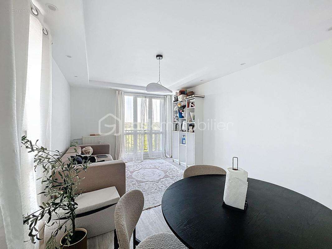 Appartement à CORBEIL-ESSONNES