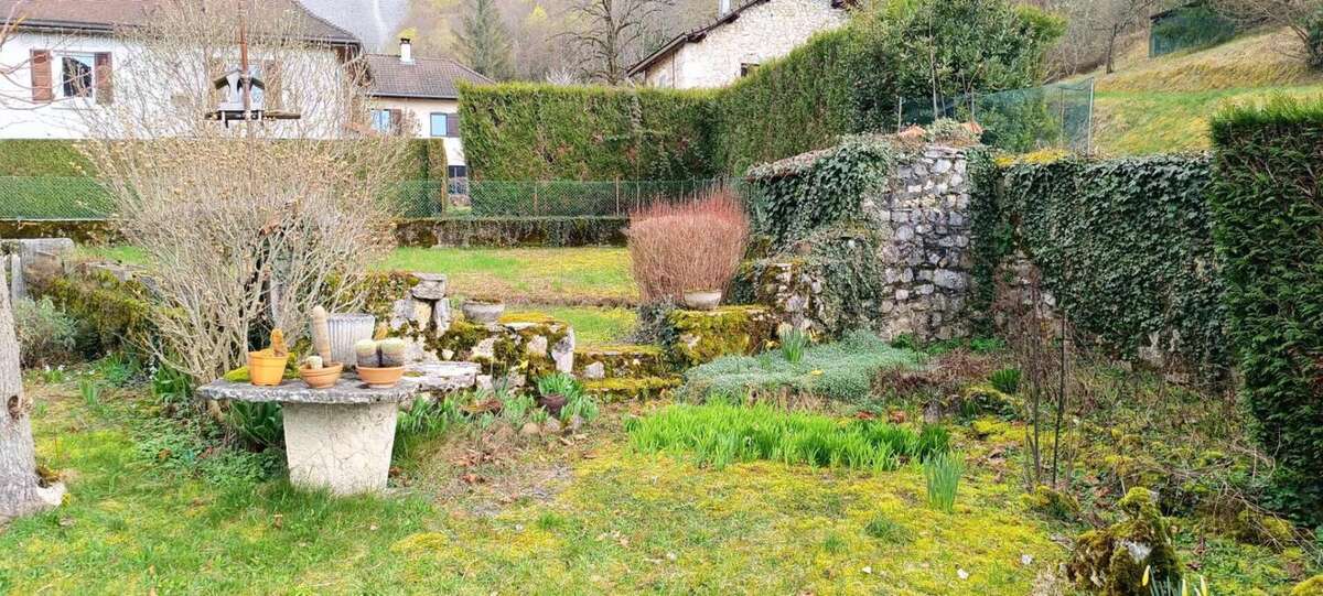 Maison de campagne avec dépendances ? Marchamp (01680) - photo 2