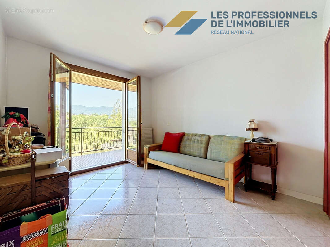 Maison traditionnelle de plain-pied de 129,25 m2 habitable, sur un terrain de 1 760 m2 - photo 8
