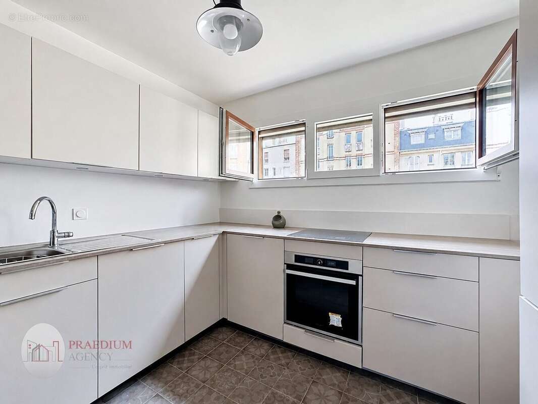 Appartement à COURBEVOIE