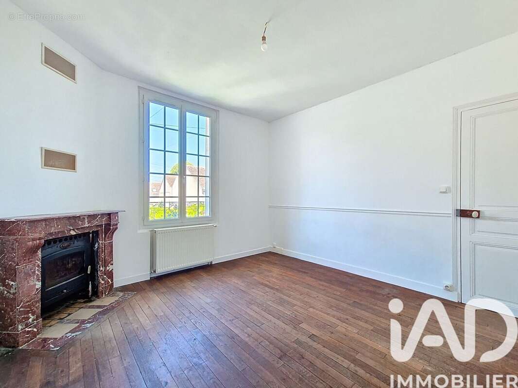 Photo 3 - Maison à VILLE-SAINT-JACQUES