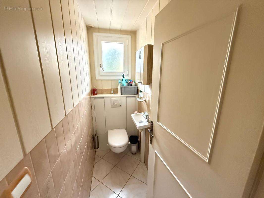 Maison à LES LANDES-GENUSSON