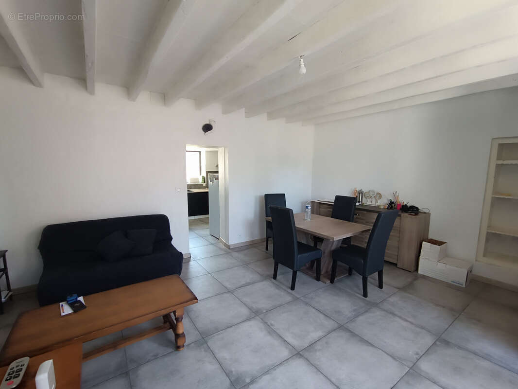 Maison rénovée avec grange attenante et cour - photo 3