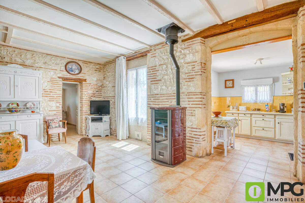 SAINTE LIVRADE SUR LOT, maison en pierres F4 entièrement restaurée - photo 3