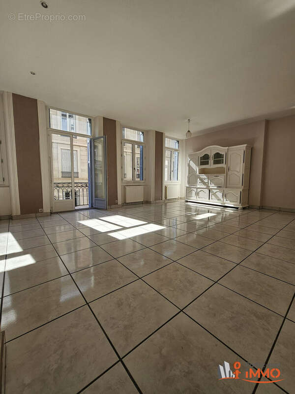 Appartement 119 m² à Saint-Etienne  - photo 2