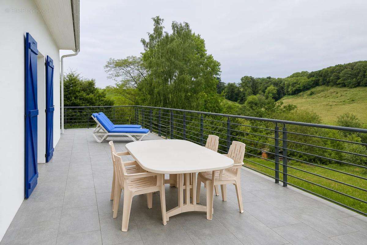 Maison à NAVAILLES-ANGOS