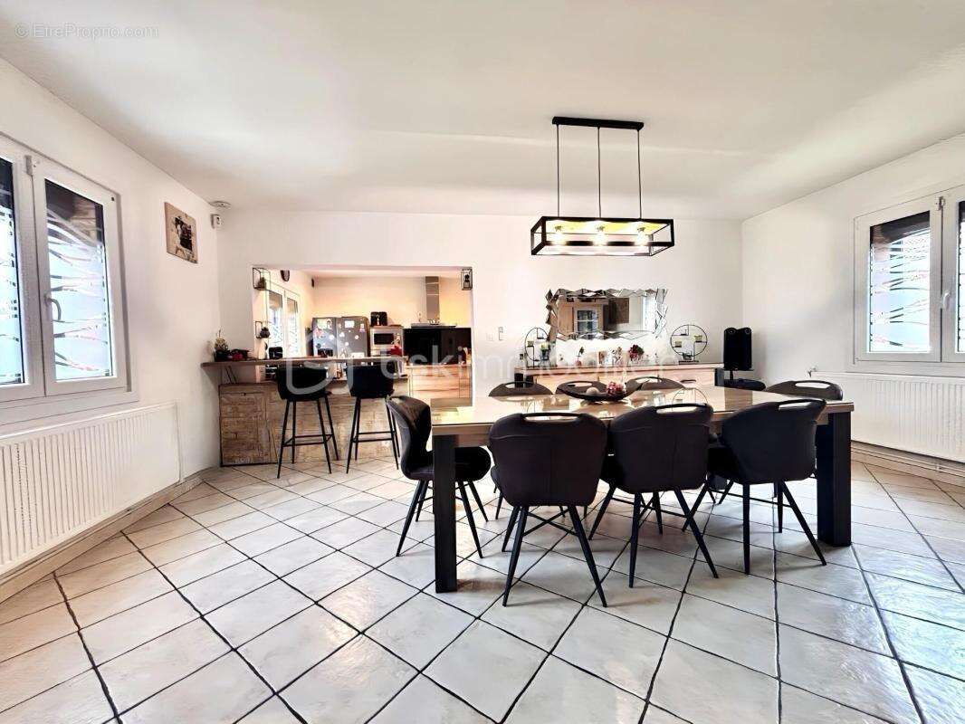 Superbe plain pied sejour cuisine 3 chambres jardin piscine - photo 6