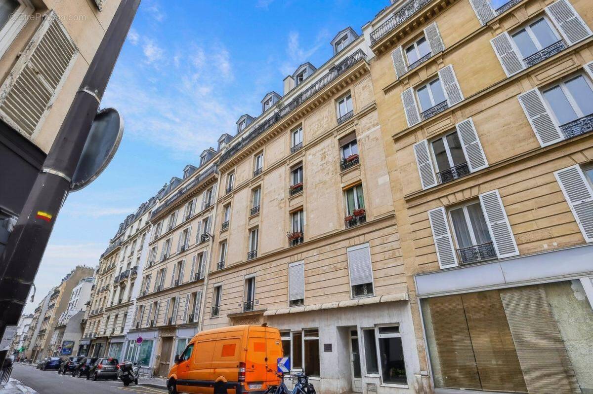 Appartement à PARIS-17E