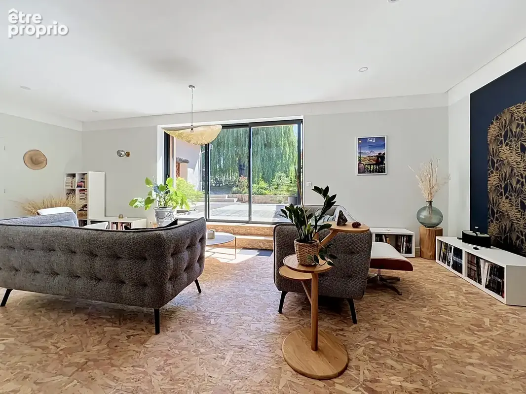 Maison de village avec jardin - 223m2 au cœur du village de Fareins - photo 2