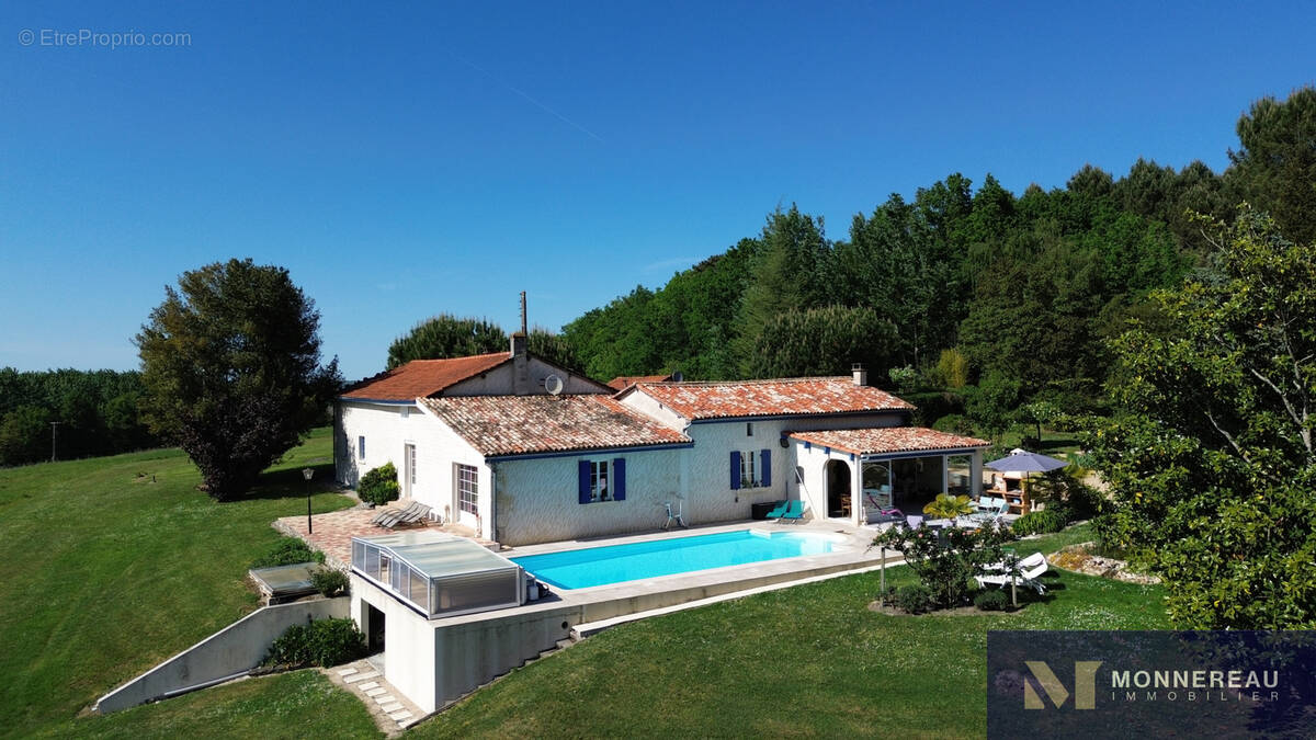 Maison à BARBEZIEUX-SAINT-HILAIRE