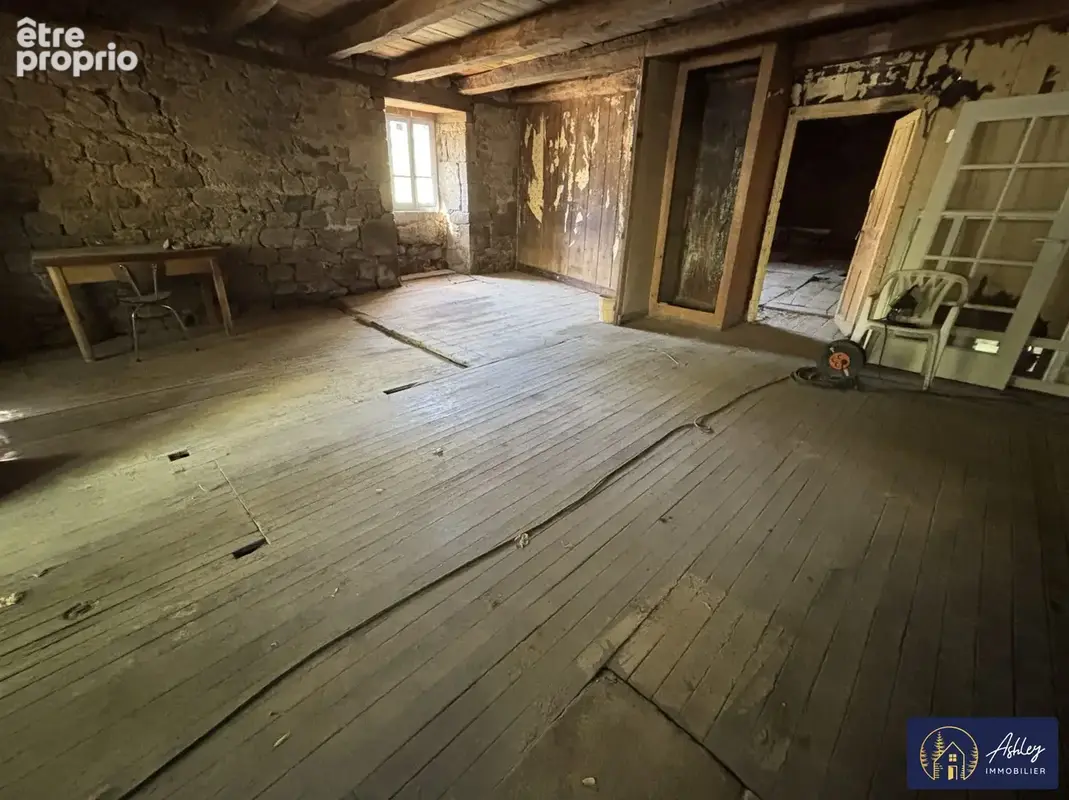 Maison 1 pièce - MENET (Cantal) 