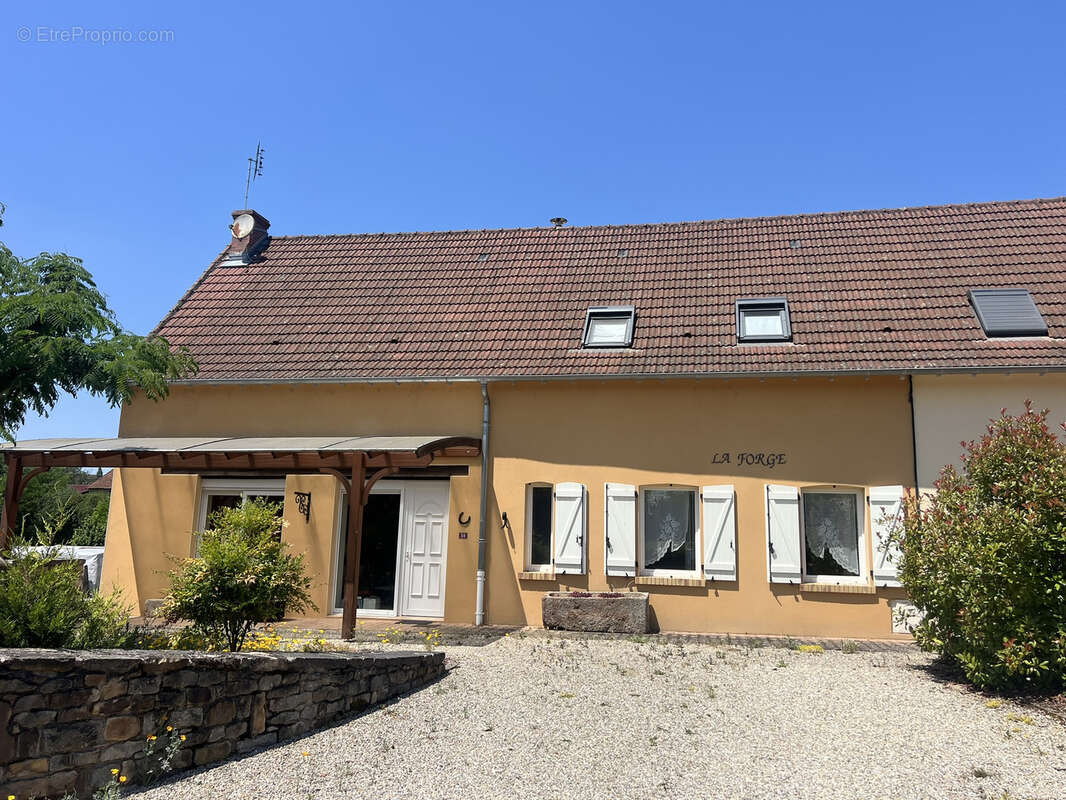 Maison à VENDENESSE-LES-CHAROLLES