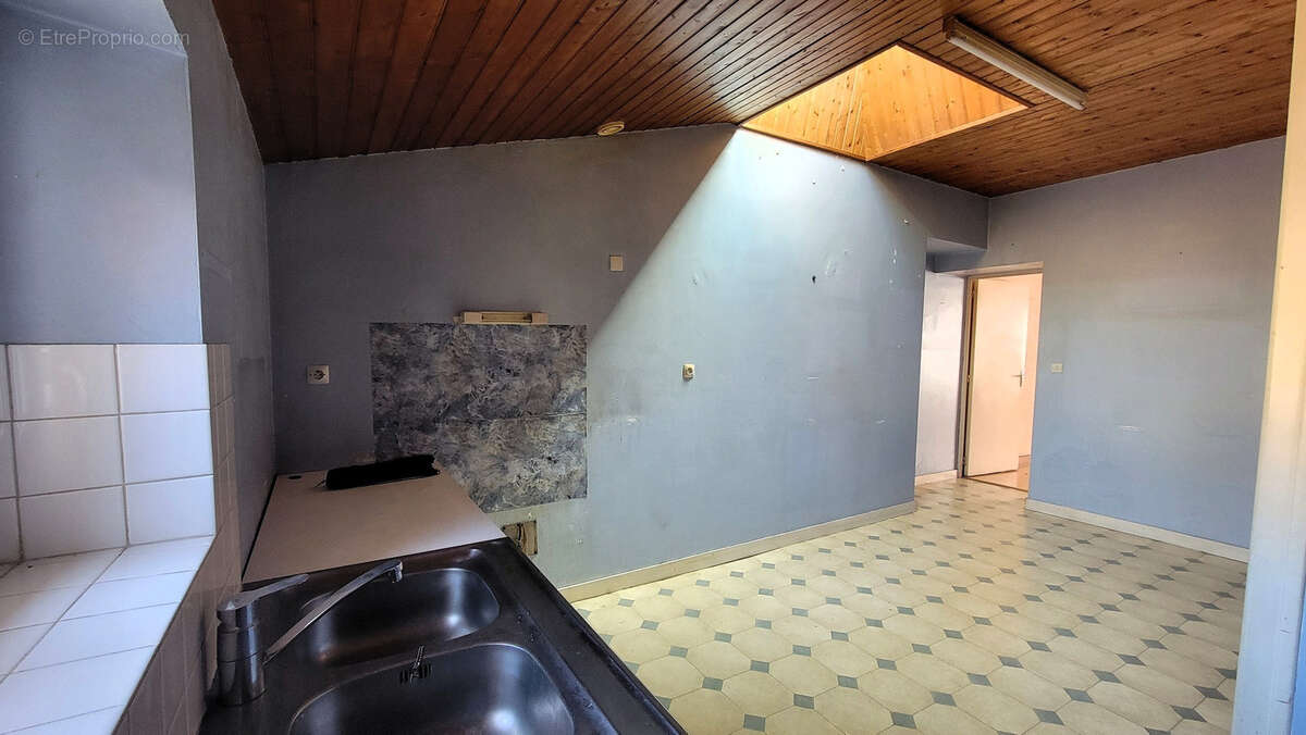 Local + Appartement à Vendre sur Jallais entre Beaupréau et Chemillé ! - photo 8