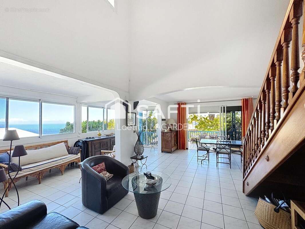 Maison 176 m² à Saint-Leu  - photo 6