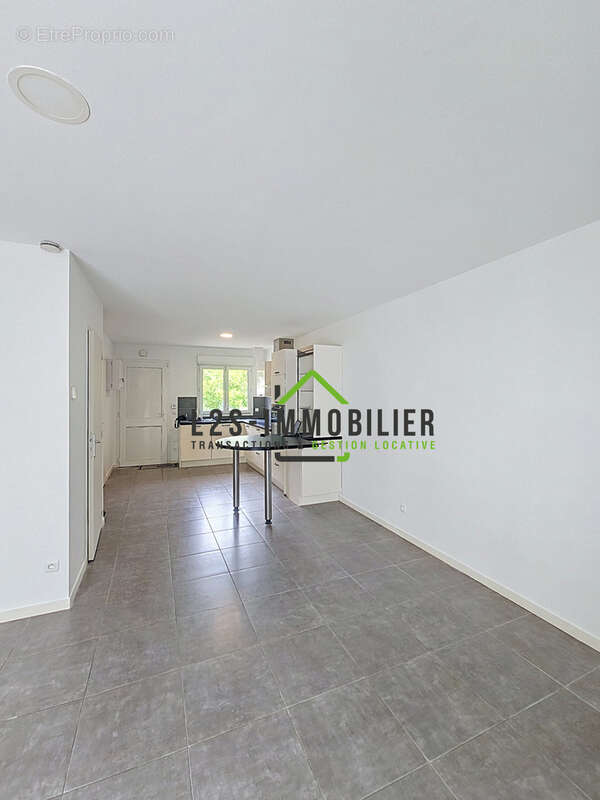 L2S IMMOBILIER MAISON F5 de 87 m2 (99 m2 avec véranda) avec Garage / Construction de 2015 - photo 3