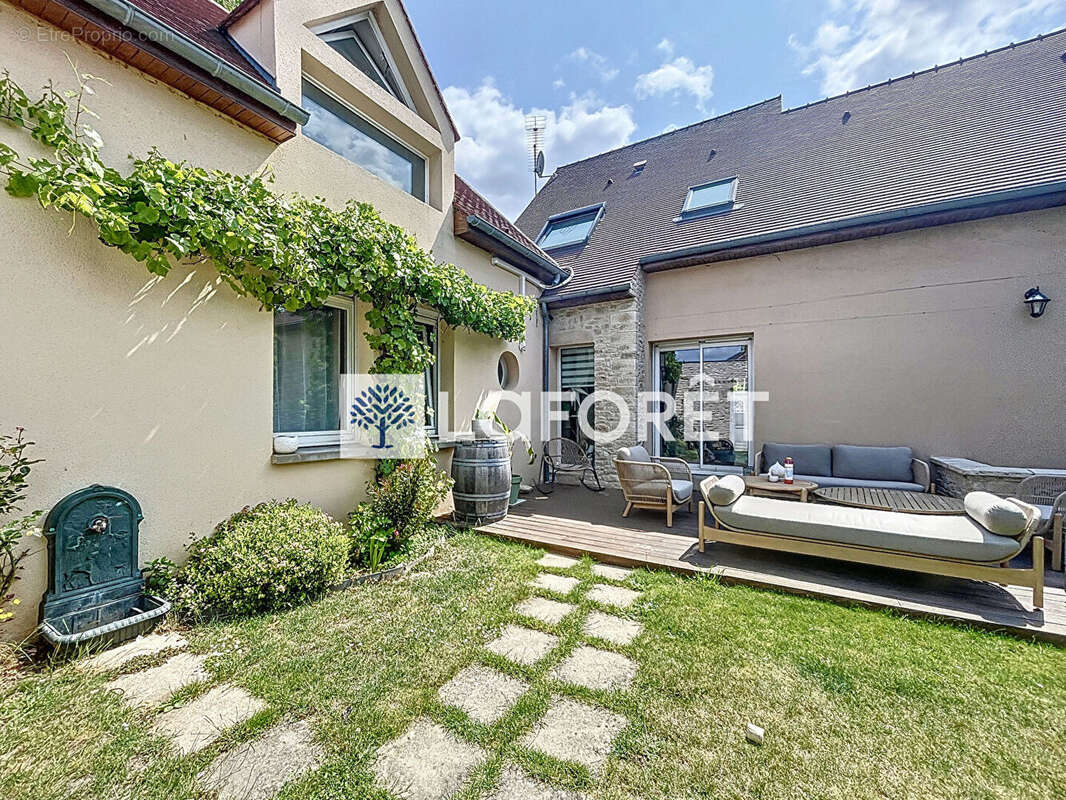 Maison à SAINT-NOM-LA-BRETECHE