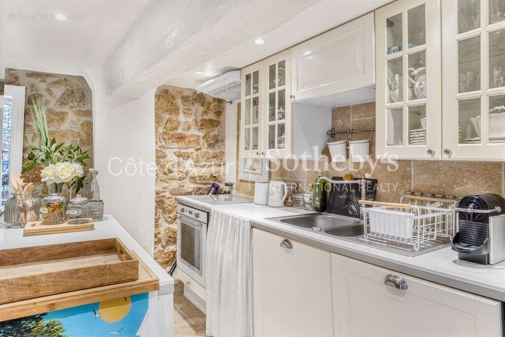 Maison à CHATEAUNEUF-GRASSE