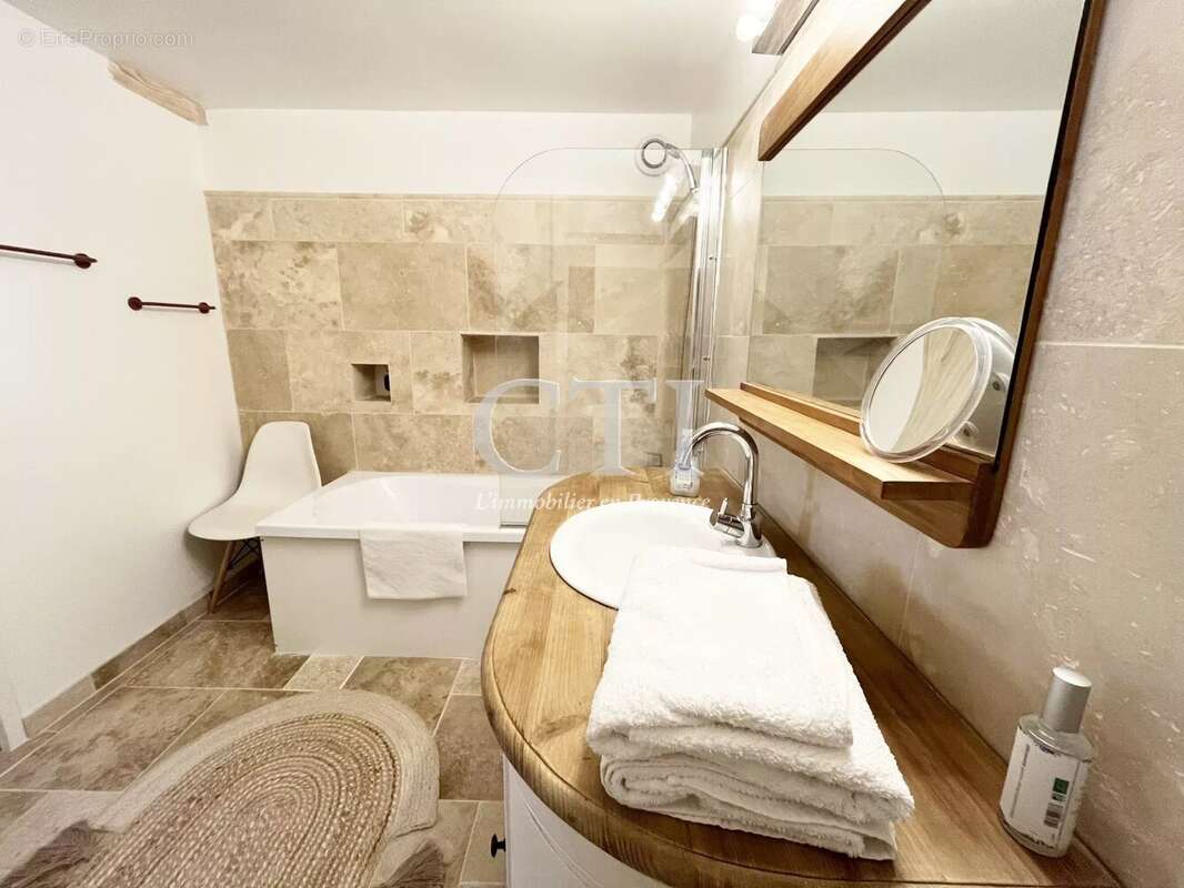 Appartement à MALAUCENE