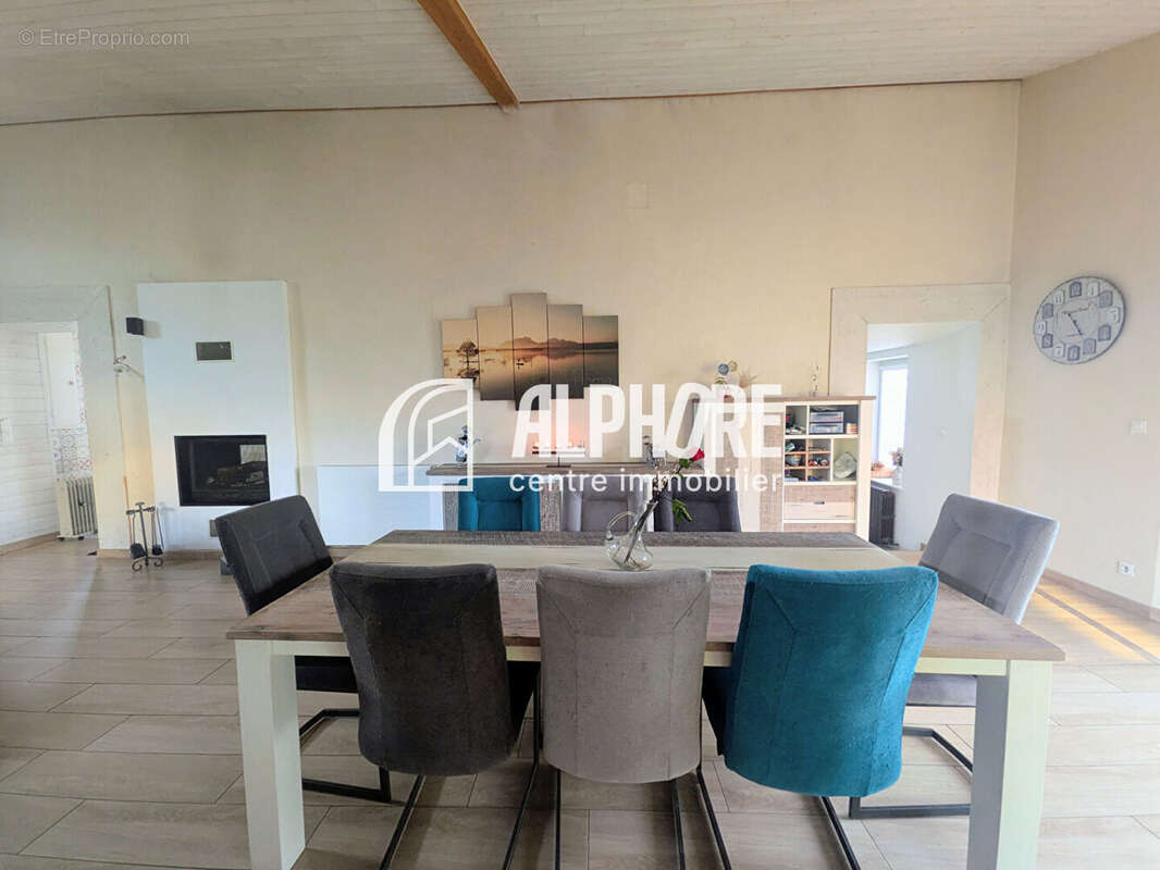 Maison à LA SALLE-DE-VIHIERS