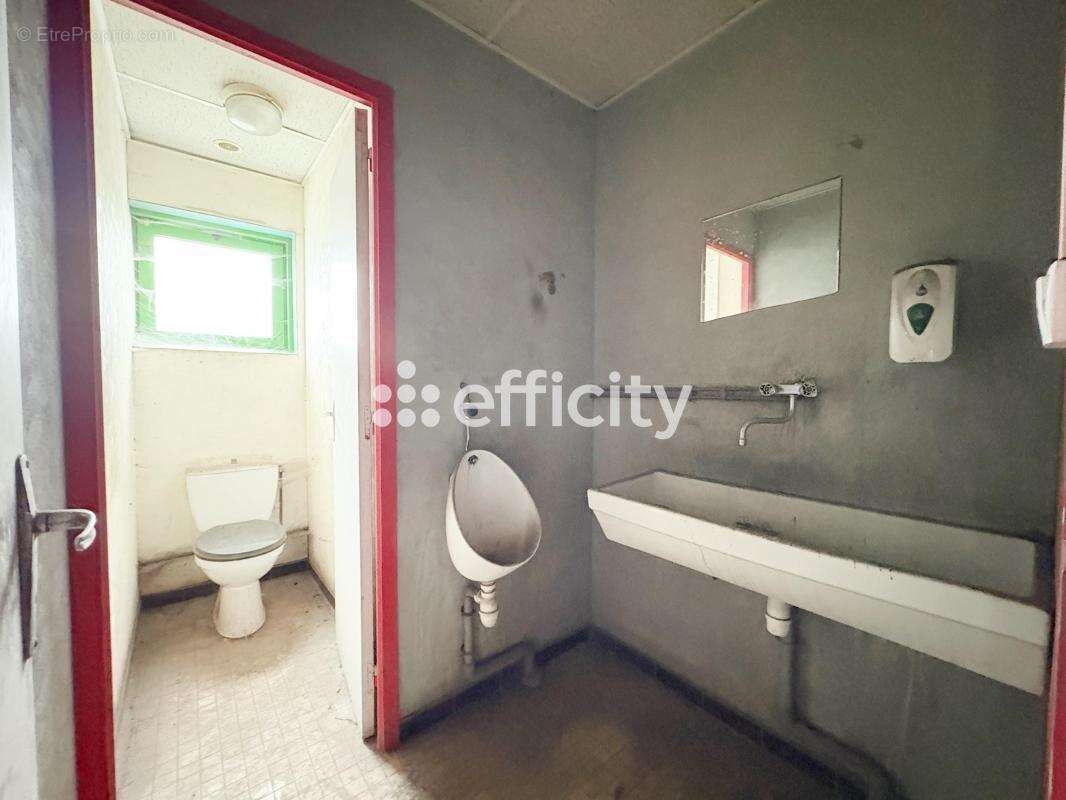 Commerce à LANDELLES-ET-COUPIGNY