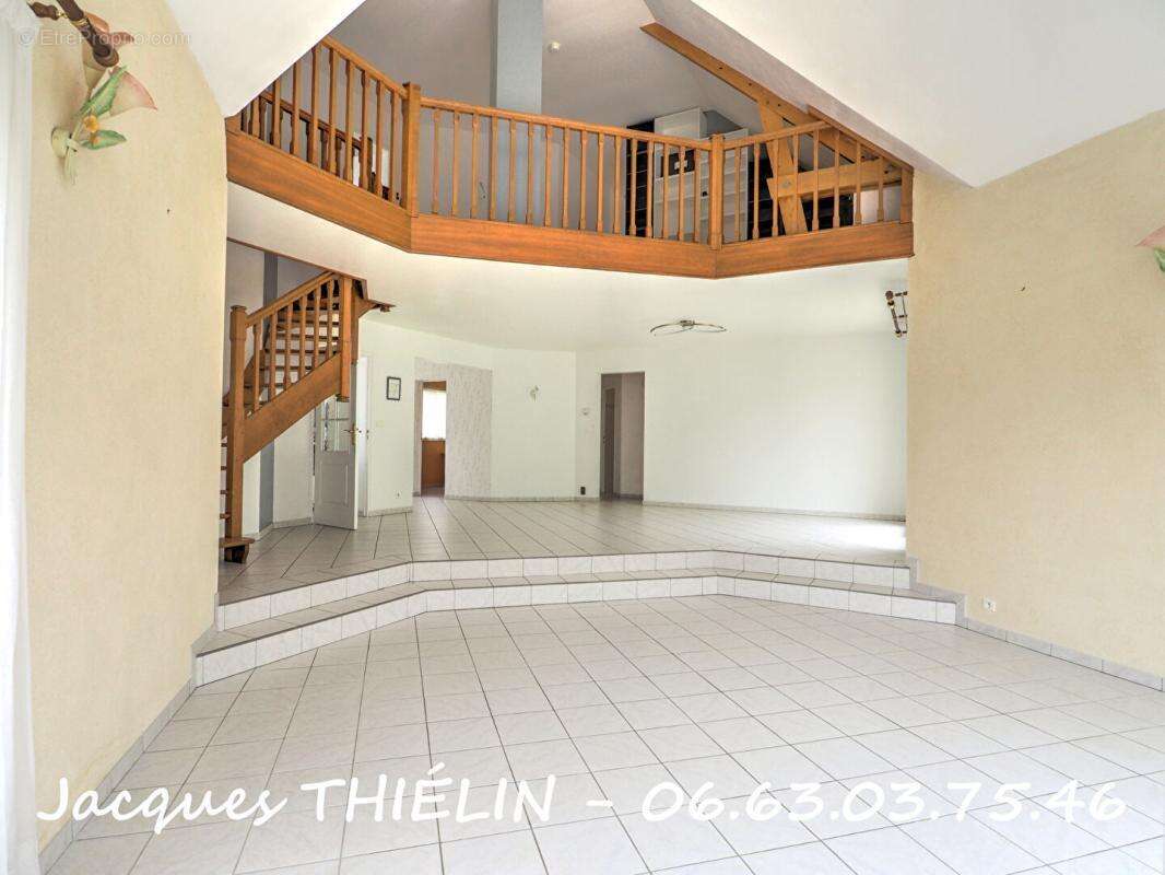 Maison à LONGUE-JUMELLES