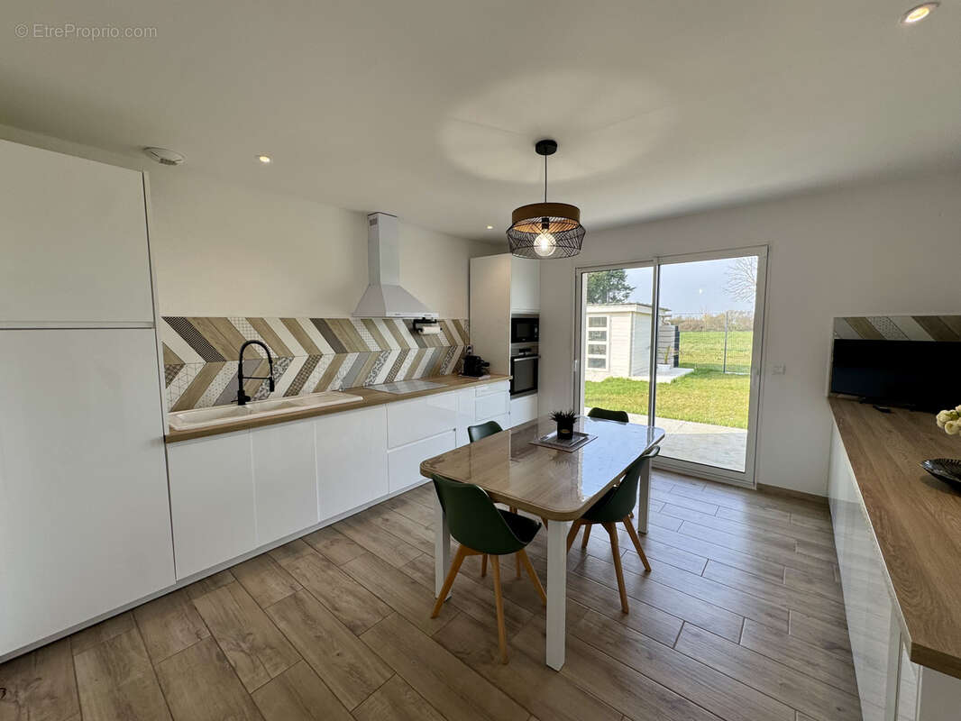 Maison à BRIQUEMESNIL-FLOXICOURT